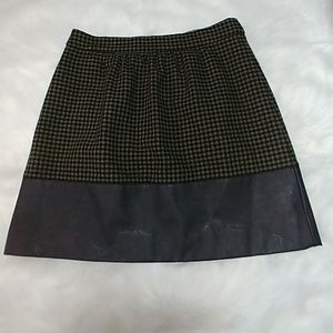 🌵J. Crew skirt perfect for fall or winter🌵